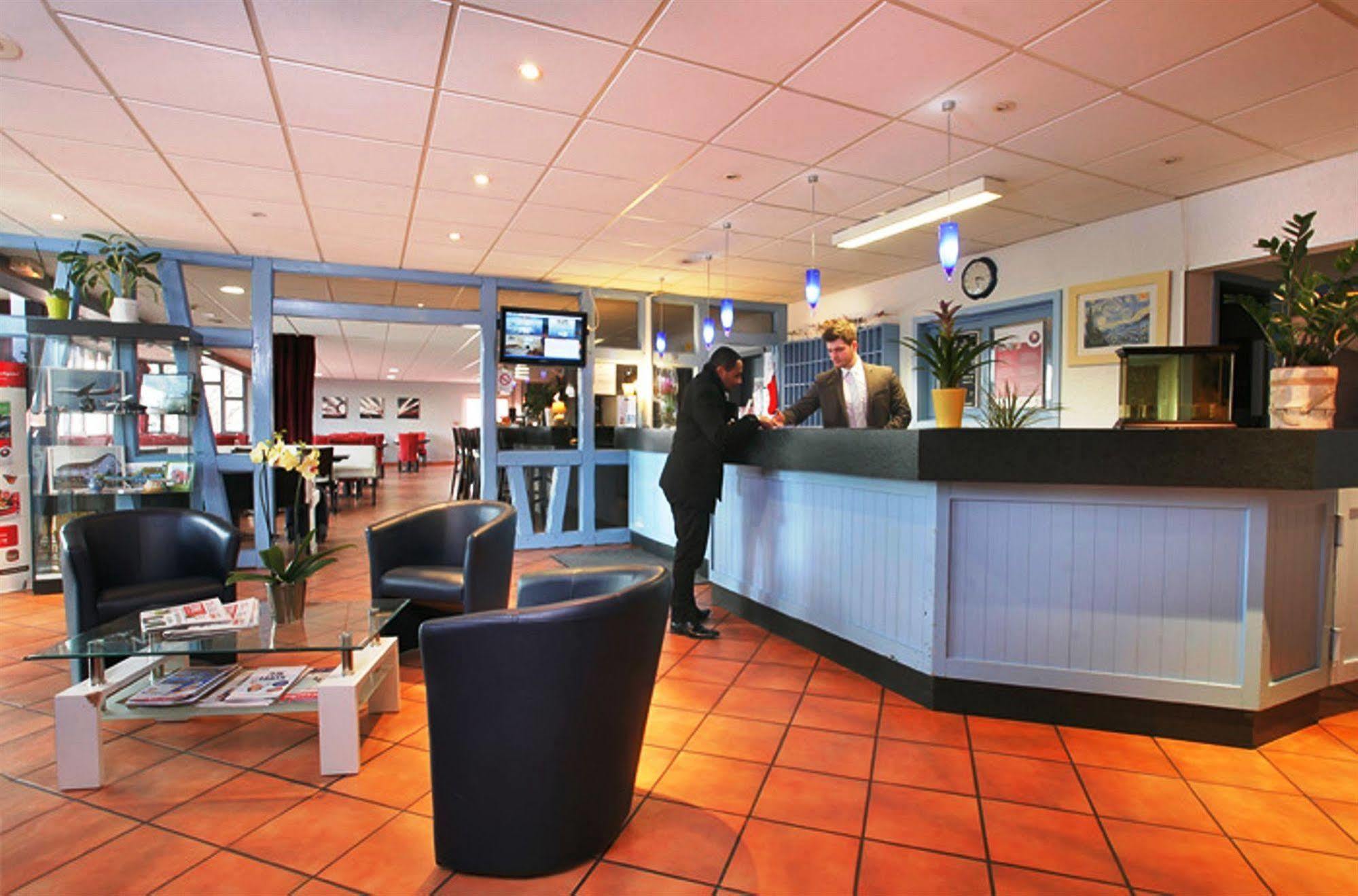 Ibis Styles Bale-Mulhouse Aeroport Hotel Blotzheim Bagian luar foto